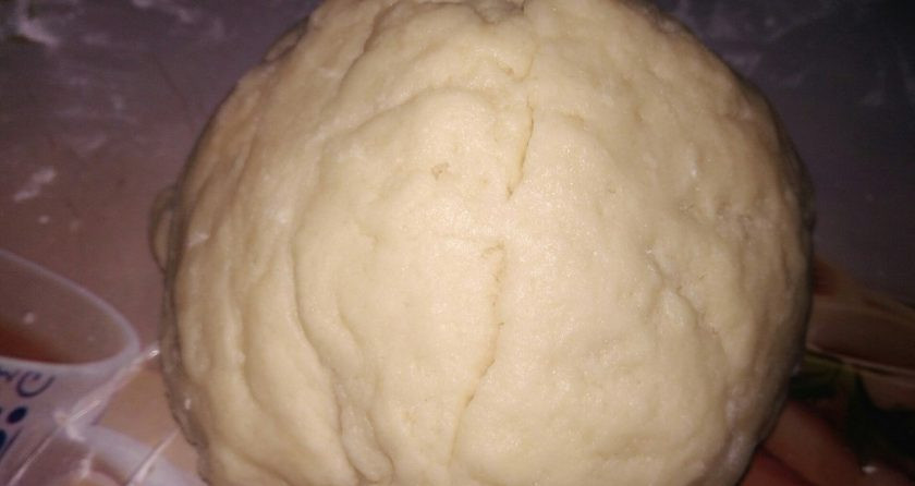 1. Этап. Песочное печенье мягкое: 5. Вот такое эластичное должно получиться тесто. Отправьте его на 15 минут в холодильник, после чего разделите на части и раскатывайте каждую часть.