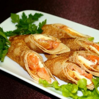 Блинчики с лососем и сыром