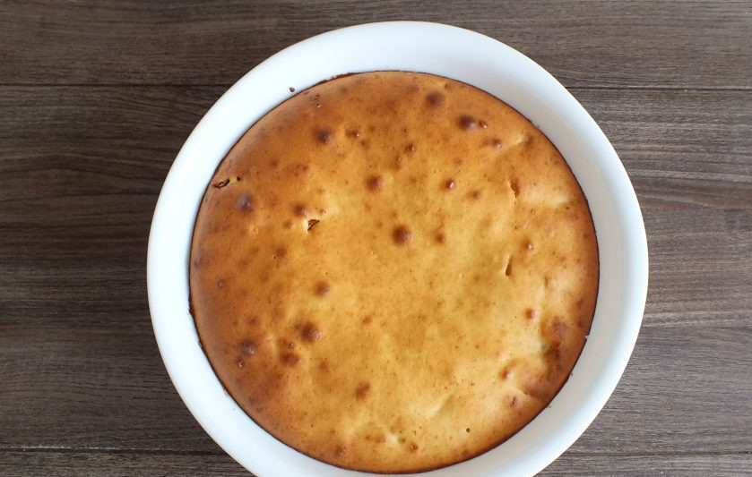 1. Этап. Заливной пирог с тыквой в духовке: По истечении времени, проверьте готовность пирога деревянной шпажкой. Готовый пирог охладите в форме. После подавайте к столу.