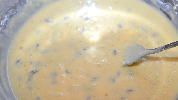 1. Этап. Итальянский кулич: К тесту добавить сухофрукты.