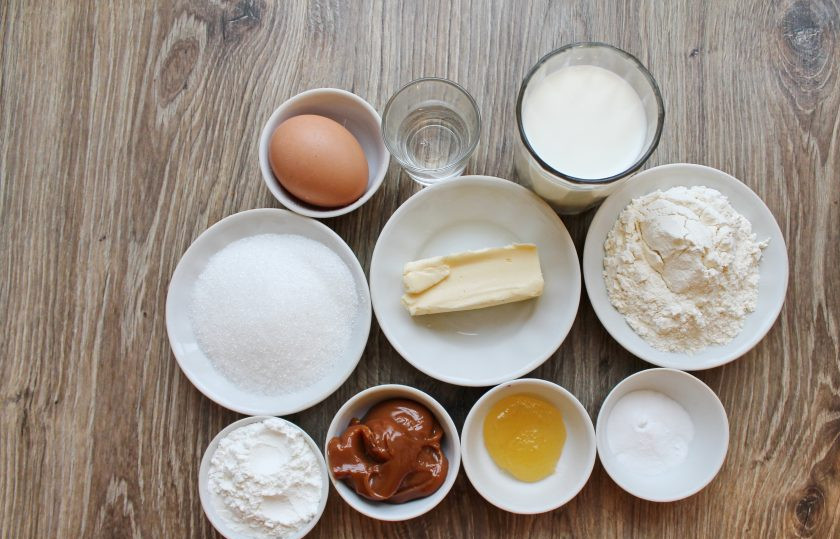 1. Этап. Польский медовик: Подготовьте все необходимые ингредиенты.