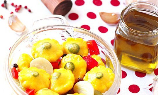 1. Этап. Патиссоны, маринованные с перцем: Патиссоны будут готовы через два дня. Приятного аппетита!