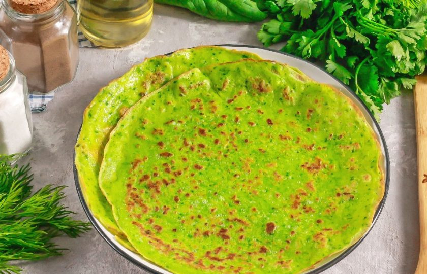 1. Этап. Блинчики шпинатные: Таким образом обжарьте и остальные блины из оставшегося теста.