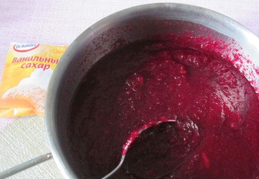 1. Этап. Свекольный джем: Перемешать и тушить 30-40 минут.