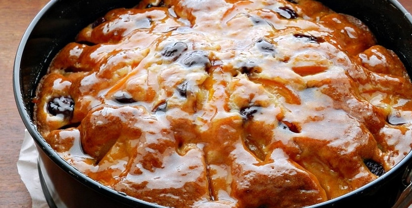 1. Этап. Пирог с черешней на кефире: 5. При подаче поливайте джемом или вареньем. Приятного аппетита!