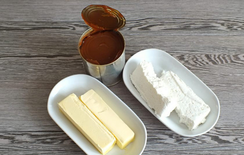 1. Этап. Пасха с вареной сгущенкой: Подготовьте необходимые ингредиенты.