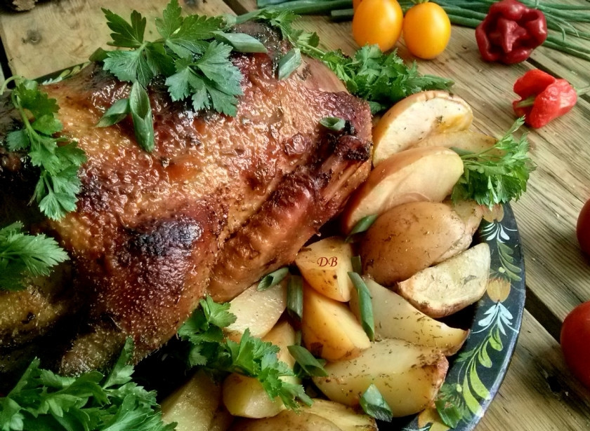 1. Этап. Гусь в рукаве: Подавайте к столу. Приятного аппетита!