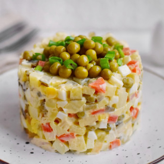 Салат Столичный с яблоком