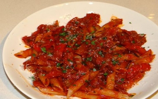 1. Этап. Паста Пенне ригате: Подайте пасту пенне ригате на теплых тарелках, посыпав еще немного сыром и оставшейся петрушкой. Приятного аппетита!