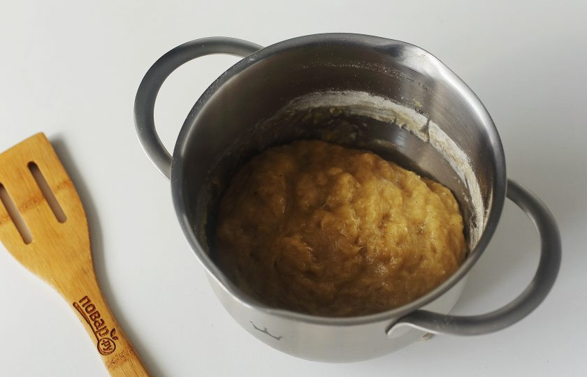 1. Этап. Пряники в мантоварке: Тесто должно получиться достаточно густое, но немного липкое.