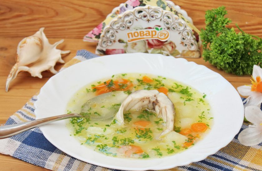 1. Этап. Уха из пеленгаса: Уха из пеленгаса готова. При подаче в каждую тарелку выложите кусочек рыбы. Приятного аппетита!