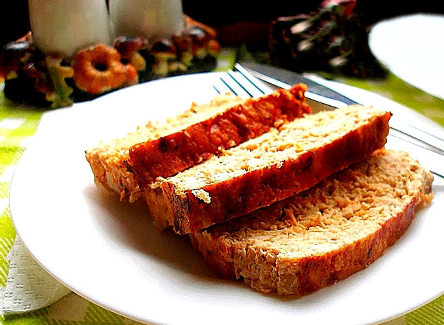 1. Этап. Мясной хлеб по-баварски: После нарезаем мясной хлеб на кусочки. Можно кушать прямо так, а можно еще и с чем-нибудь! Вот такой вот сытный хлебушек получился!