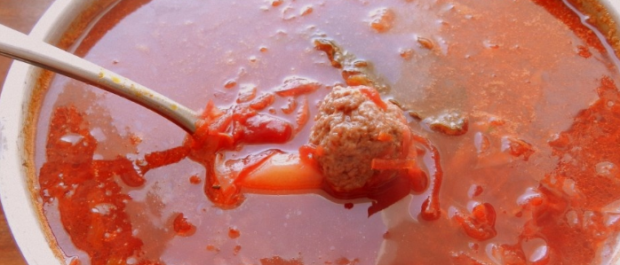 1. Этап. Борщ с фрикадельками: 5. Когда фрикадельки уже готовы, добавьте заправку из свеклы и овощей, еще раз прокипятим и выключаем огонь. Готово!