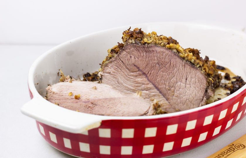 1. Этап. Свинина с орехами: Мясо внутри очень сочное и вкусное!