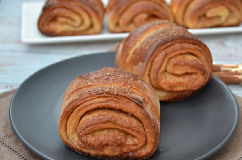 1. Этап. Финские булочки с корицей и кардамоном: Румяные, невероятно ароматные булочки готовы, подавайте их к кофе. Они очень вкусные и в горячем, и в холодном виде.