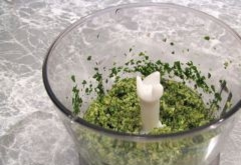 1. Этап. Котлеты из креветок: 3. Зелень измельчаем в блендере либо просто мелко нарезаем.