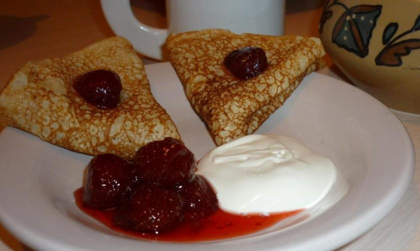 1. Этап. Блины на сыворотке с тыквой: Запекайте блины с обеих сторон до золотистой корочки. Приятного чаепития!