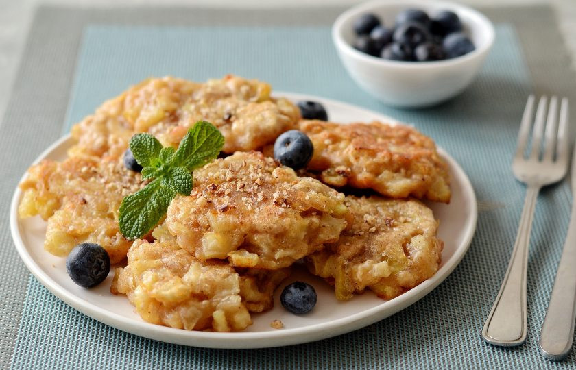 1. Этап. Яблочные фриттеры: Яблочные фриттеры готовы, приятного аппетита!