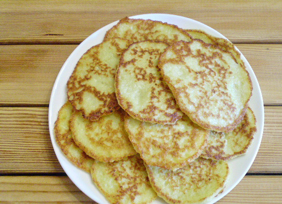 1. Этап. Драники рецепт классический: 8. Драники по классическому рецепту готовы, подайте к ним сметану. Приятного!