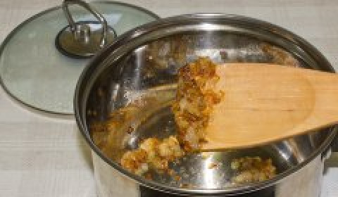 1. Этап. Вегетарианский салат с авокадо: У вас должен получиться хрустящий сладкий лук в настоящей карамели.