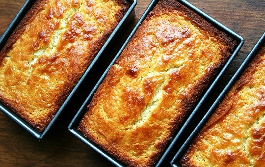 1. Этап. Лимонно-творожный кекс: 5. Выпекайте 45-55 минут до румяной корочки. Перед подачей кекс можно присыпать сахарной пудрой или полить лимонной глазурью. Приятного чаепития!