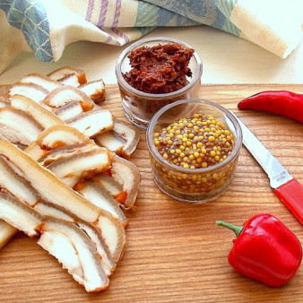 Закуска из свиных шкурок Таежная