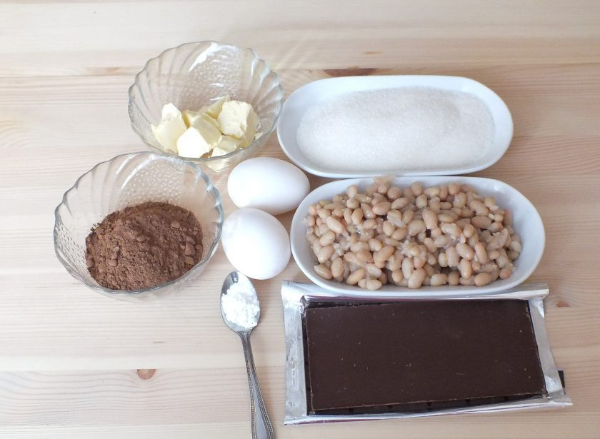 1. Этап. Брауни из фасоли: Подготовьте необходимые ингредиенты. С фасоли слейте жидкость. Вес фасоли должен быть 400 грамм.