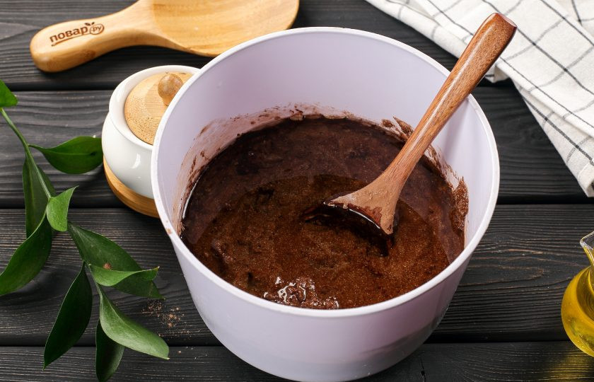 1. Этап. Какао-манник в глазури: Перемешайте и влейте масло.