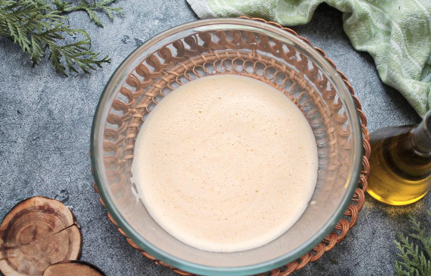 1. Этап. Кекс Мандариновая песня: Процедите массу через сито, чтобы избавиться от остатков цедры и перегородок.