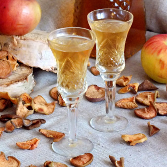 Настойка из сухих яблок