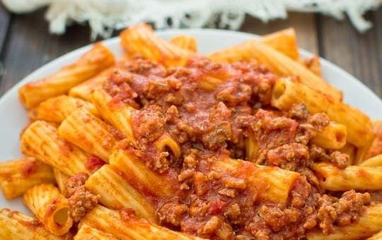 1. Этап. Итальянский ужин дома: Посыпьте пармезаном. Ваш итальянский ужин готов. Наслаждайтесь!