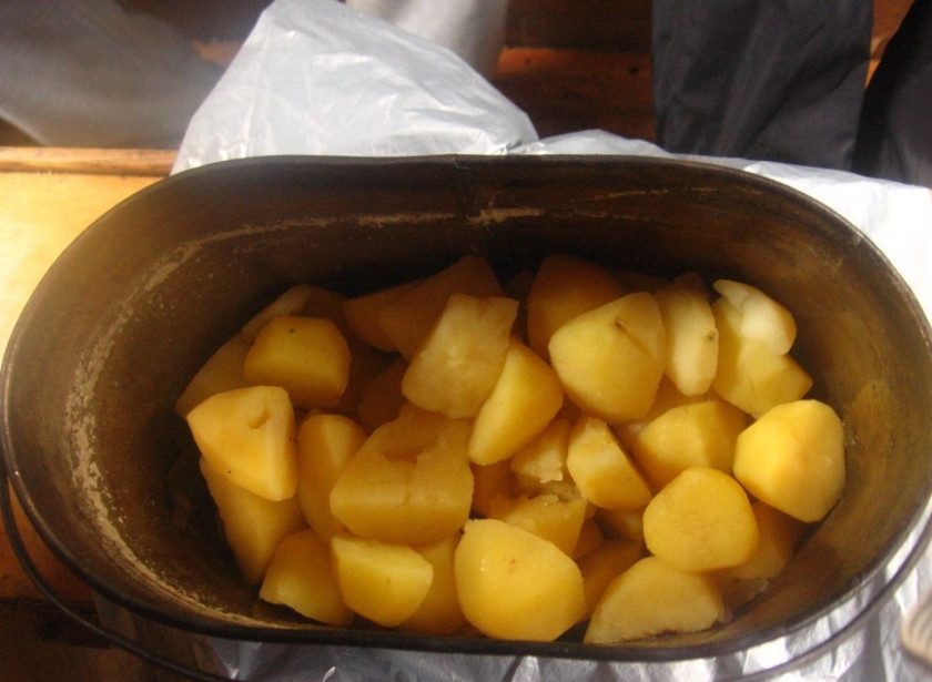 1. Этап. Треска копченая: Тем временем можете картошку запечь или отварите. Рыбку коптим минут 30-40.