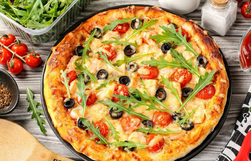 1. Этап. Пицца с рыбой: Пицца с рыбой готова. Подавайте с пылу с жару. Приятного аппетита!