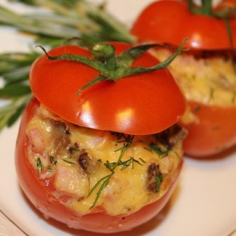 Фаршированные помидоры ветчиной и сыром