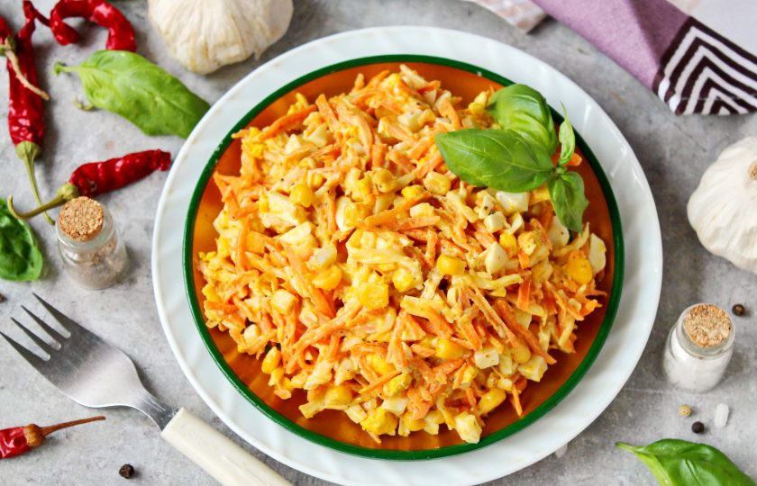 1. Этап. Салат с сыром, кукурузой и морковью: Приятного аппетита!