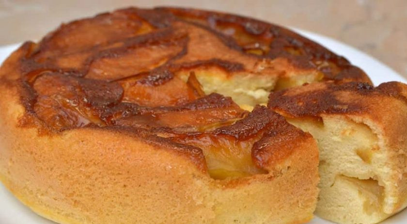 1. Этап. Традиционная Шарлотка с яблочком: 7. Включите мультиварку, выставьте режим «Выпечка» и готовьте пирог в течение 50-60 минут. Приятного аппетита!