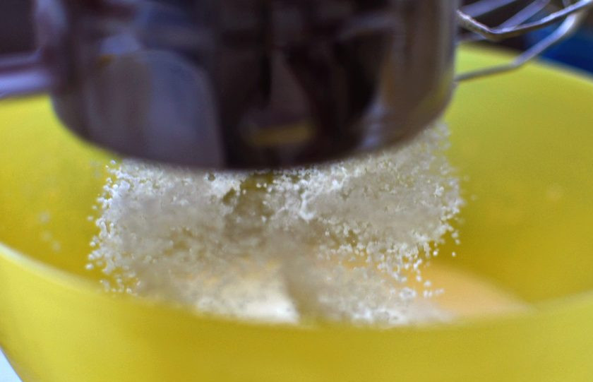 1. Этап. Бисквит на сгущенном молоке с миндальной мукой: Просейте сверху муку с разрыхлителем.