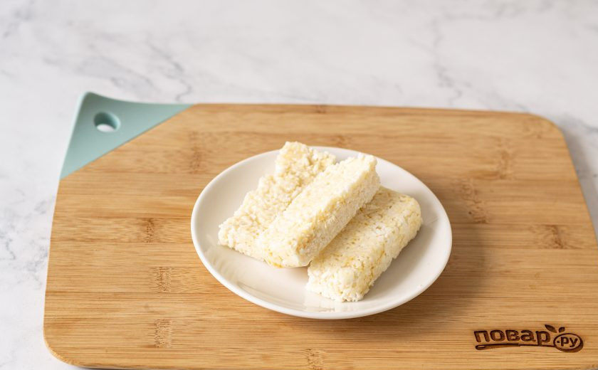 1. Этап. Веганское баунти: Нарежьте замороженную массу на батончики.