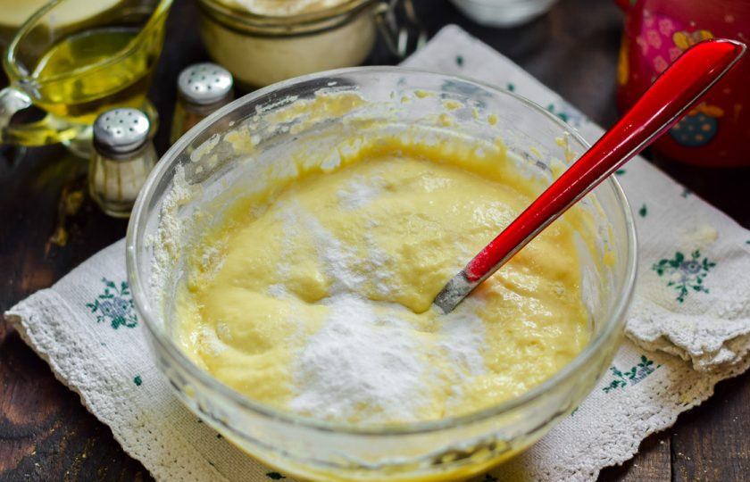 1. Этап. Вкусные и пышные оладушки: Добавьте соду.