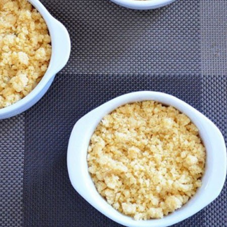 1. Stage. Pear and Chocolate Crumble: Sprinkle crumbs on top and bake at 180 degrees for 30 minutes. The baby should get a rosy color.