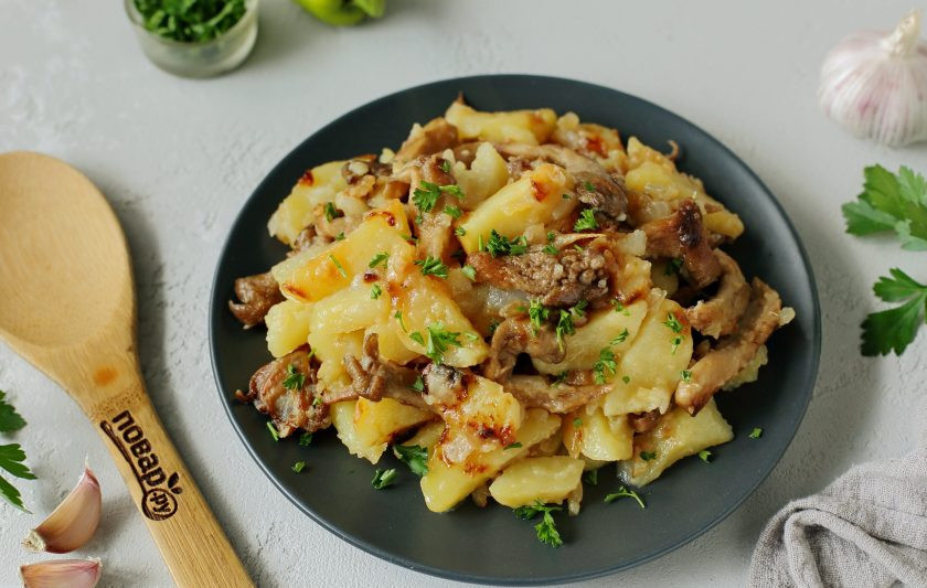 1. Этап. Картошка с грибами в казане: Картошка с грибами в казане готова. Приятного аппетита!