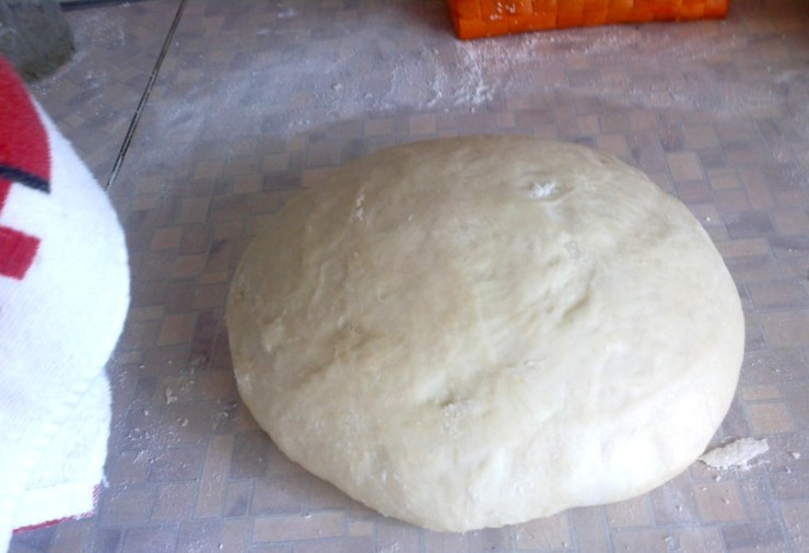 1. Этап. Тесто для баурсаков: После чего мы еще раз хорошенько обминаем тесто и опять ставим в теплое место уже минут на 30, дальше можно приступать к изготовлению пончиков. Вот такой простой рецепт теста для баурсаков, обязательно попробуйте его.