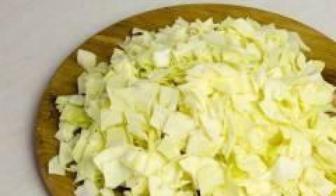 1. Этап. Овощное рагу с картофелем и капустой: Капусту крупно нарезаем.