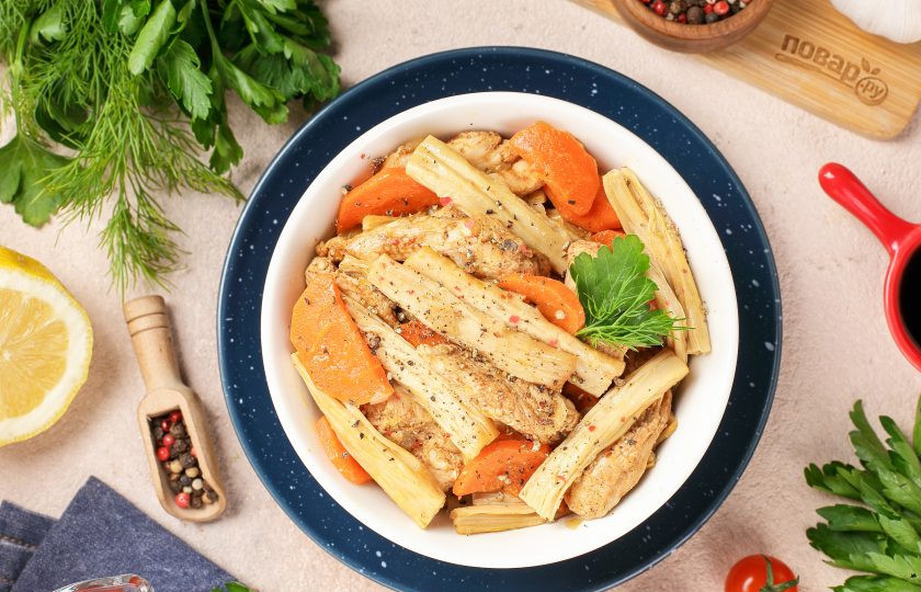 1. Этап. Жареная соевая спаржа с курицей: Жареная соевая спаржа с курицей готова. Подавайте в горячем виде разложив по тарелкам. Приятного аппетита!