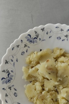 1. Этап. Дрожжевая выпечка Кружочки: У меня пюре с добавлением пассированного лука и сухой зелени.