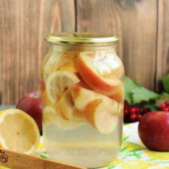 Компот из яблок и лимонов на зиму