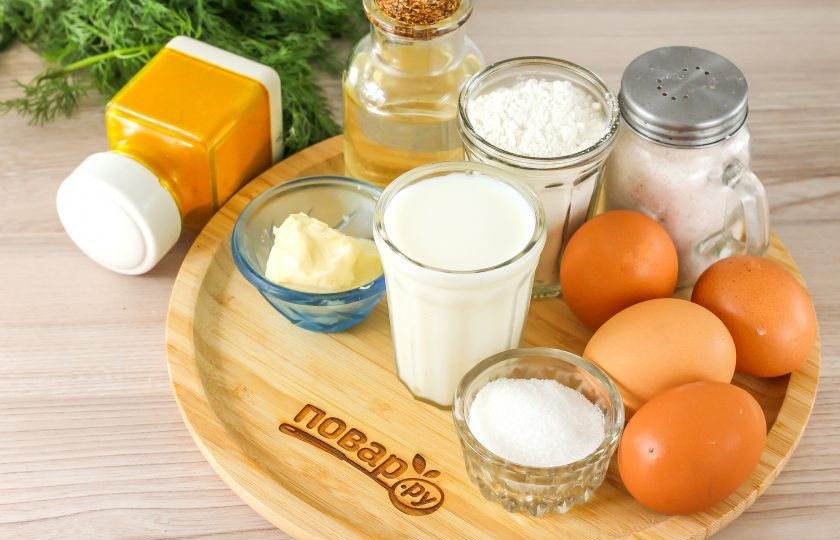 1. Этап. Блинный рулет с заварным кремом: Подготовьте указанные ингредиенты. Можно приготовить половину блинов румяных и половину — с куркумой, чтобы рулет получился более красочным.