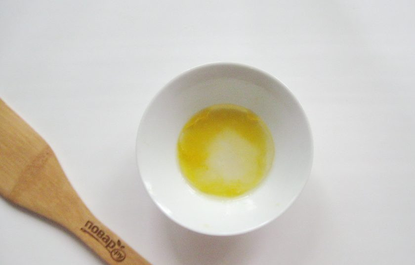 1. Этап. Салат Три капусты: Добавьте соль и сахар по вкусу.