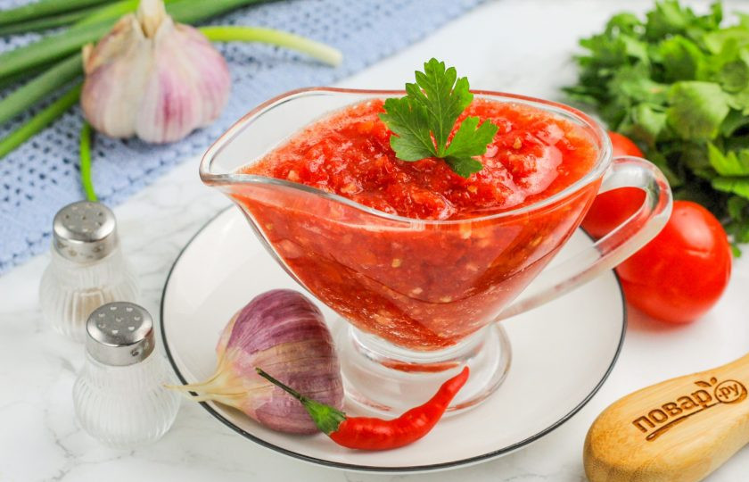 1. Этап. Бродячая аджика: Спустя указанное время емкость с аджикой плотно закройте крышкой и переместите в холодильник. Подавайте к столу охлажденной. Приятного вам аппетита!