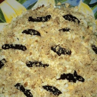 Салат Березовая роща с черносливом